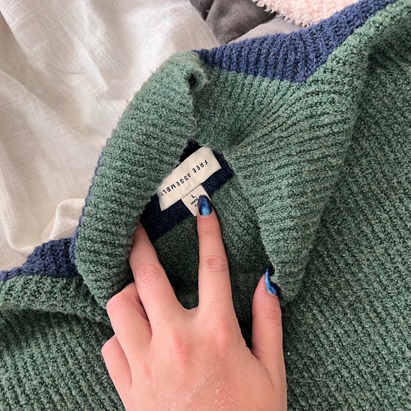 Color Block Free Assembly Sweater - Picture 3 of 4